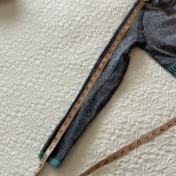 Gymshark dry moisture management crop workout top - Picture 8 of 10